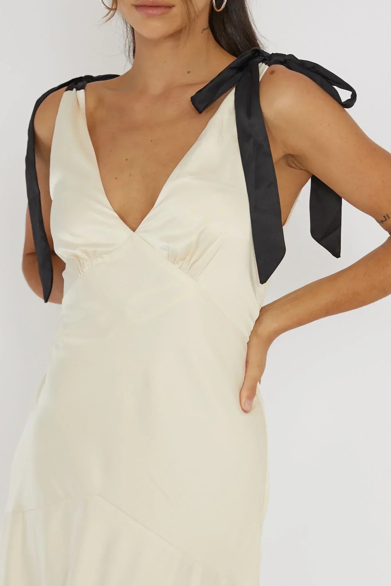 New York Minute Bow Shoulder Dress Oyster